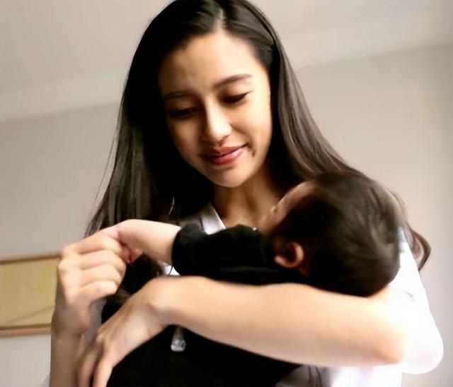 黄晓明|演员黄晓明:和曾经以为是命中注定的杨颖分开后,过得如何了?