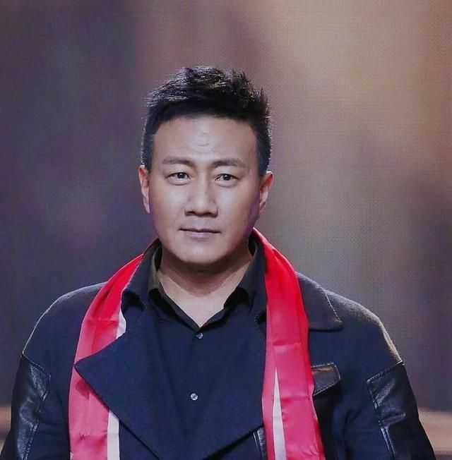 胡军|演员胡军，喝酒喝来个老婆，结婚22年零绯闻