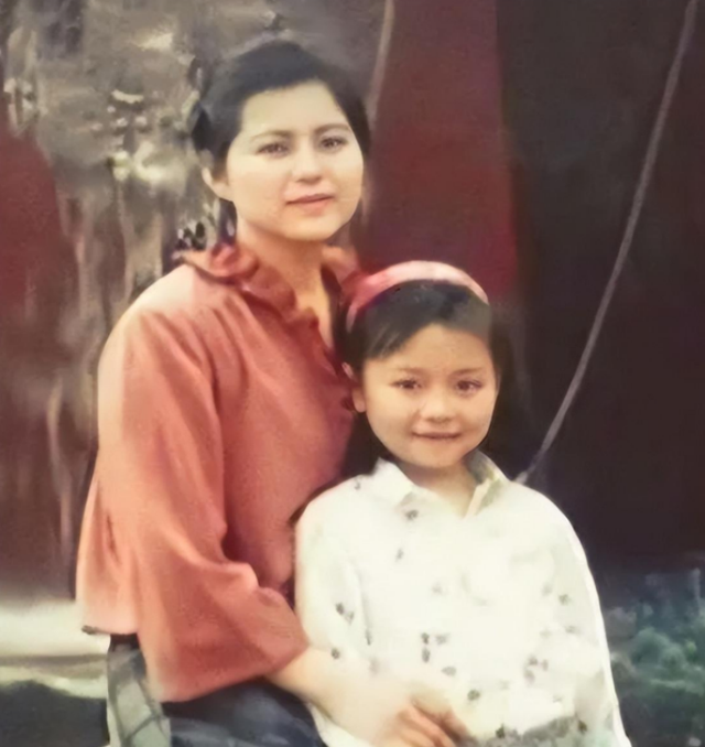 春晚|被冯轲迷得神魂颠倒,终被骗走6亿身家的张靓颖,如今可曾后悔过?