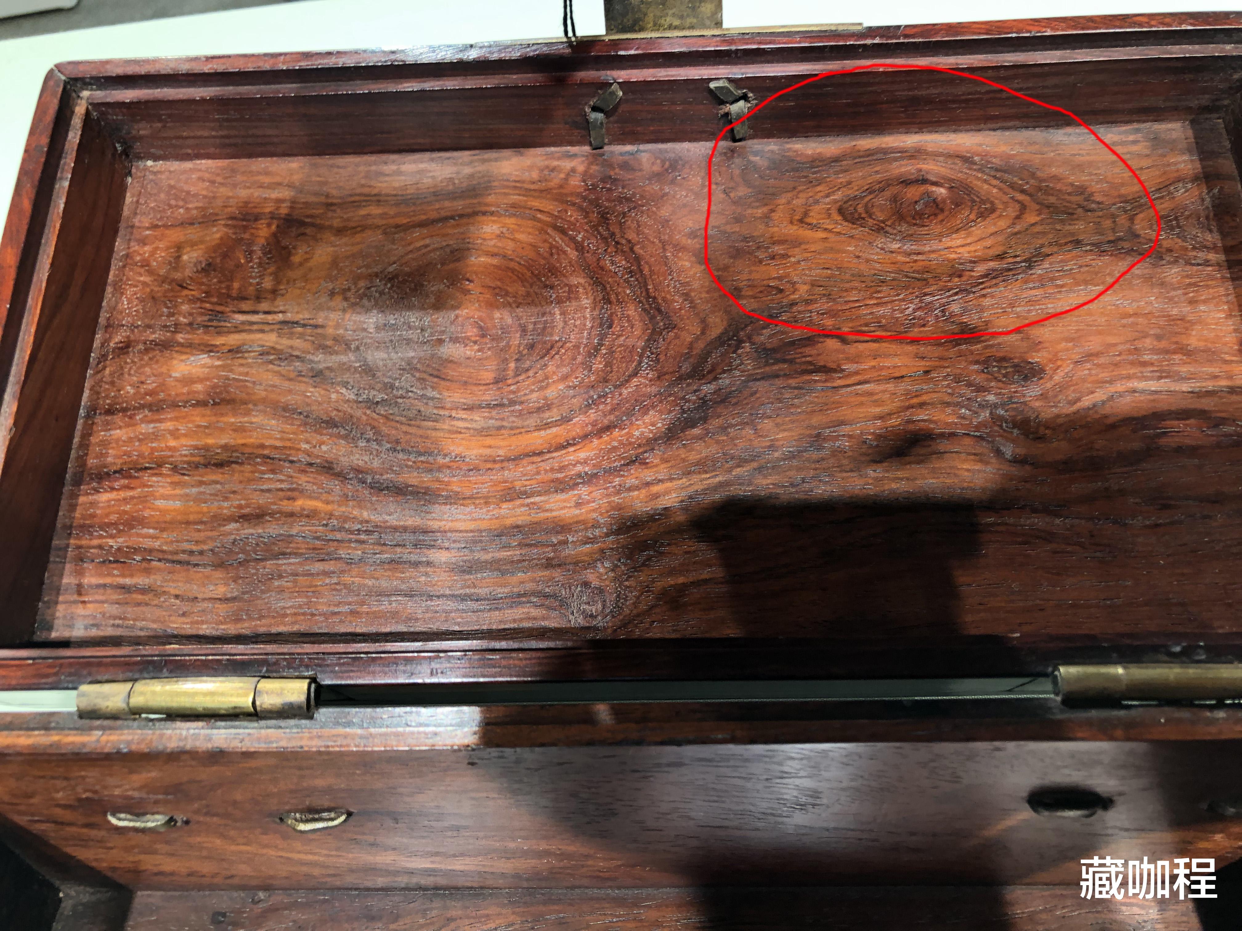 |黄花梨满彻厚实,对开板小箱八千美元成交