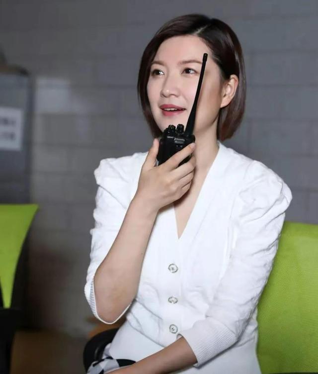 东方卫视|东方卫视美女主持陈蓉，因丑闻被迫转幕后，恐无望回归前台主持！