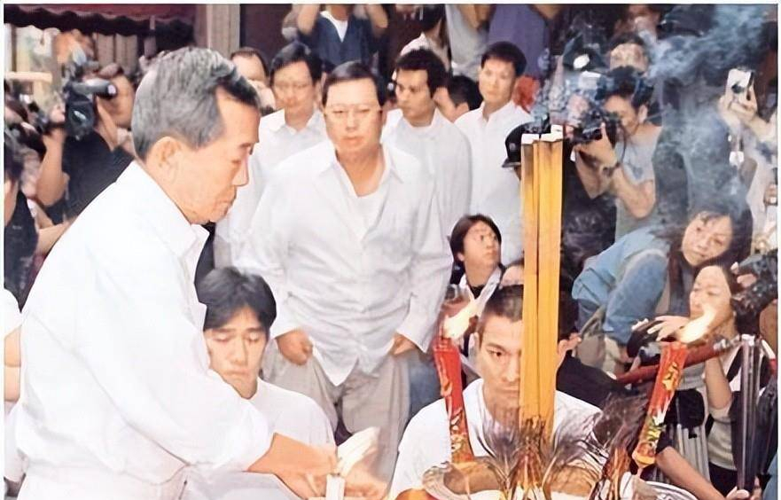 梁朝伟|从“修理工”到“白龙王”,扒扒周钦南的一生