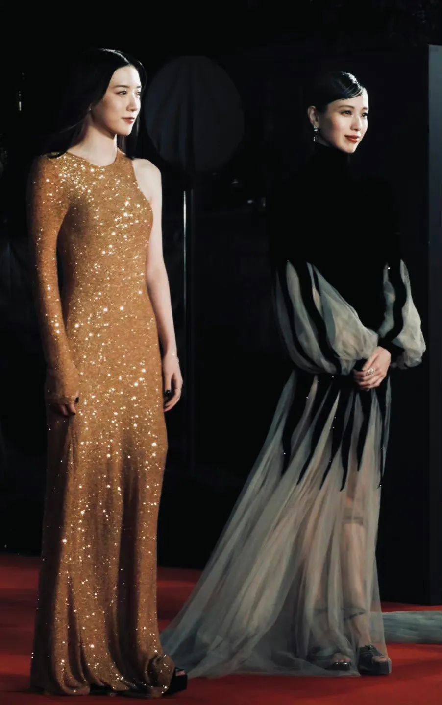 周迅|周迅拍大片又被嘲？！网友无奈：人是美的，拍的什么玩意儿…