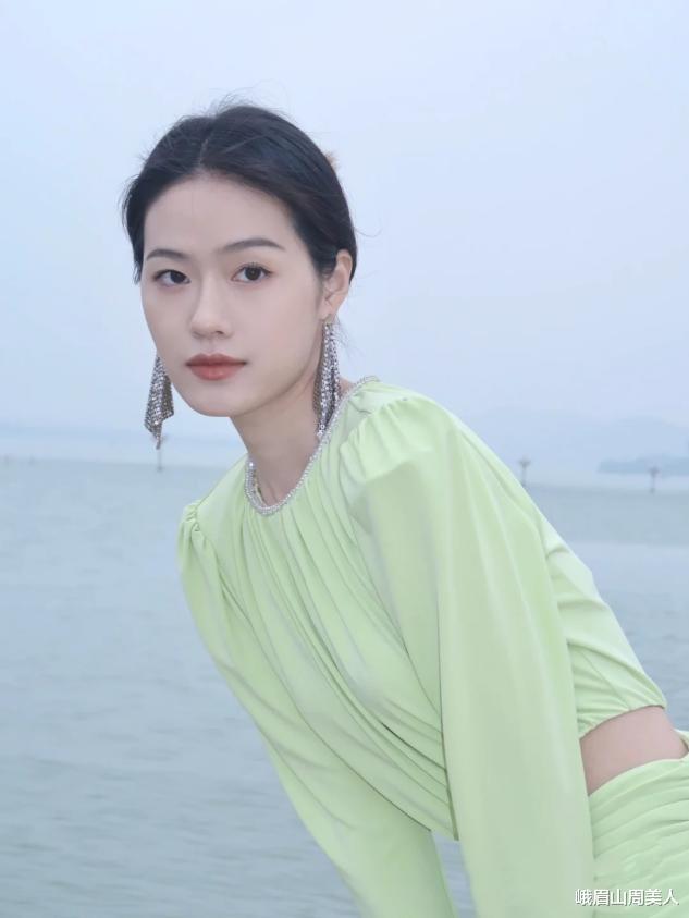 护肤品 女生被公认不好看的3种脸型，发型也很难修饰，快看你中了没？