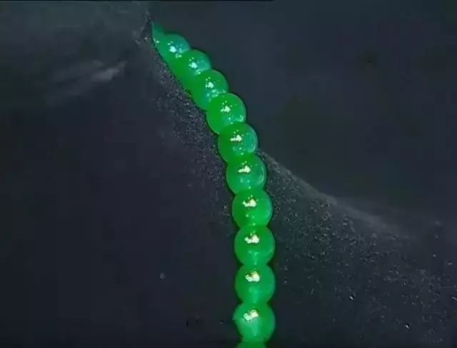 翡翠|为何翡翠珠链的价格普遍要高,看完你就明白了
