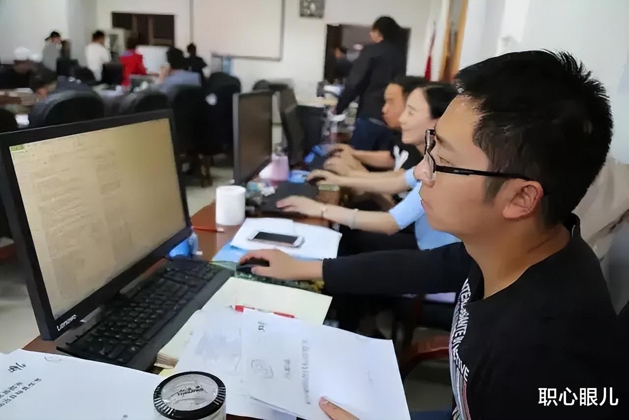 薪酬|涨工资只能靠拼命工作？发薪的真相，聪明人看破不说破，悄悄布局