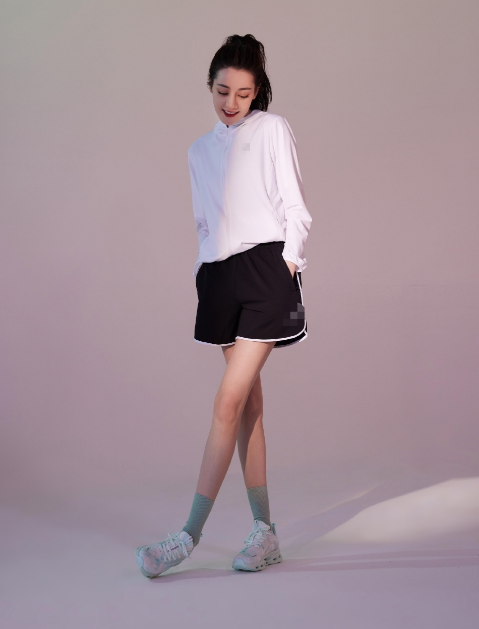 迪丽热巴|迪丽热巴写真大片释出 扎高马尾活力满满