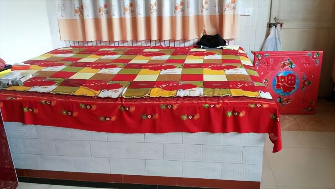 晒晒农村婚房,土灶和火炕太赞了!超喜欢院子里5米长的大吊灯!