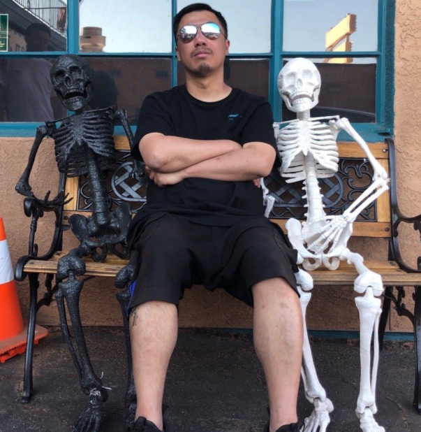 |严敏，你怎么搞，这行为？立场很有问题啊，难怪被网友举报