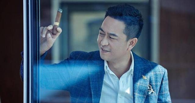 明星|深受病痛折磨的4位明星，有人瘦到脱相，有人走路永远驼背