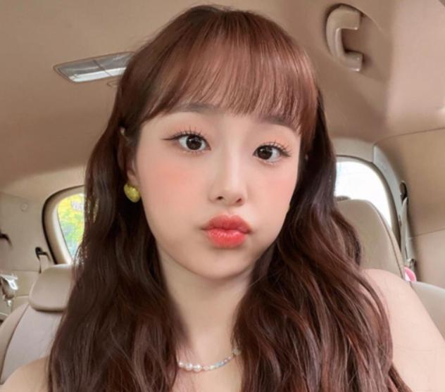 李艺彤|女爱豆自曝去年0收入，但光代言就有7个，为省钱只能吃辣