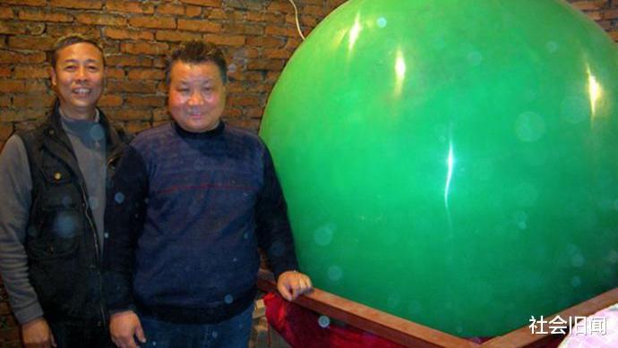 陕西男子挖出巨型夜明珠，重6吨估价26亿，如今却只能沦为“路灯”