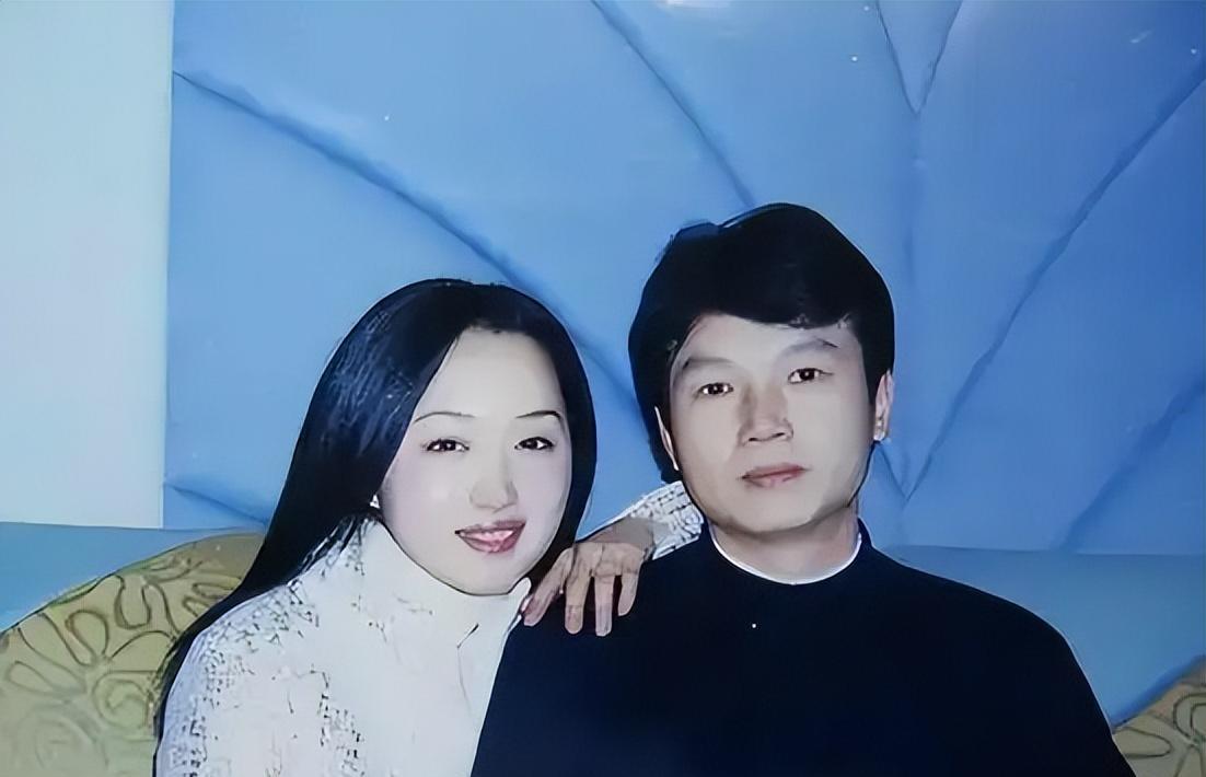 杨钰莹|杨钰莹：频繁到小县城商演，卖力演出却无掌声，既寂寞又显得落魄