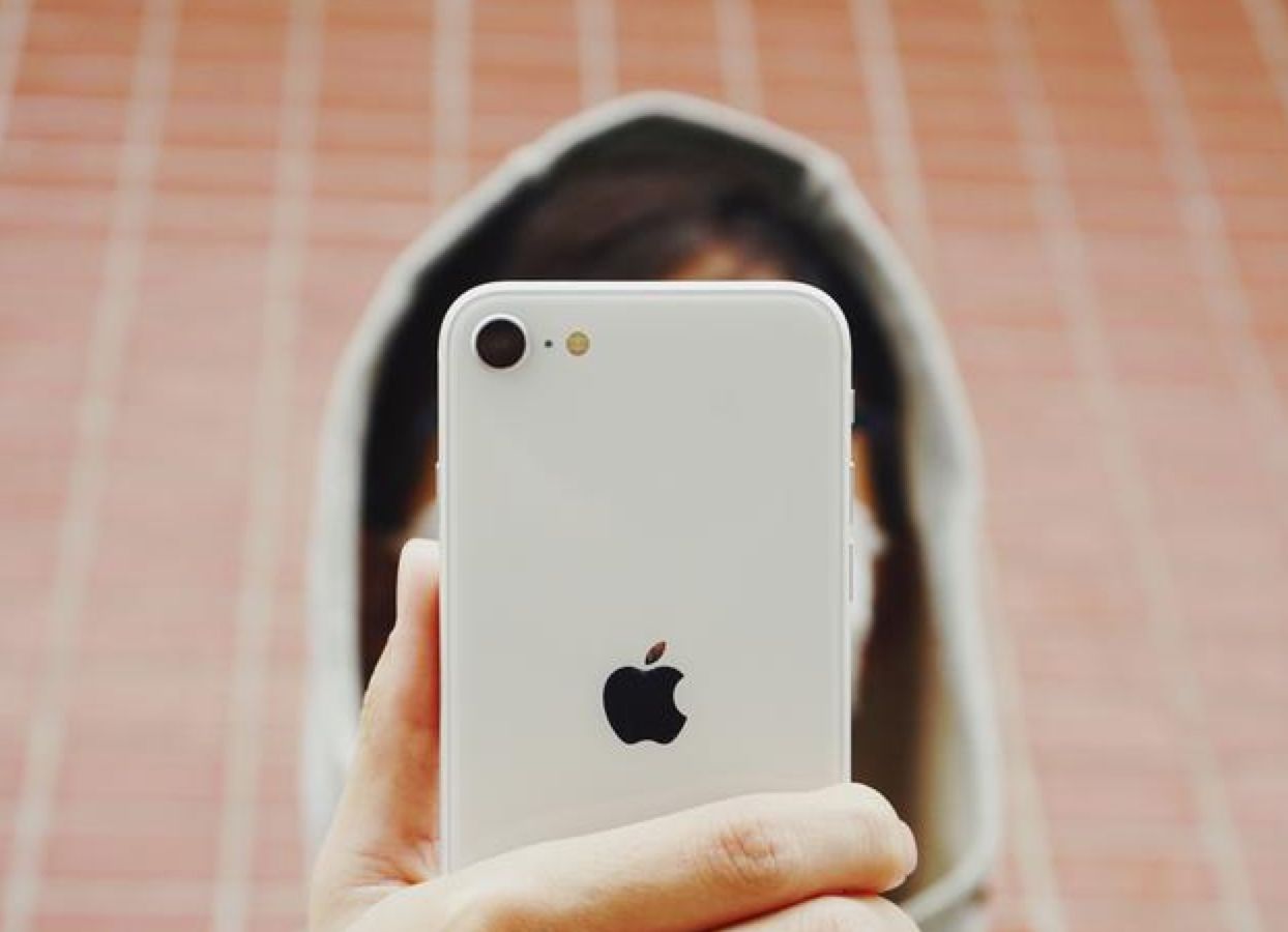 酷睿处理器|iPhone SE 3,错的不是手机,是价格!