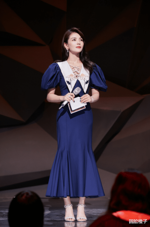 宁波|刘涛穿小白裙太美了，一身纯白色衬衫裙亮相，长发披肩温婉优雅