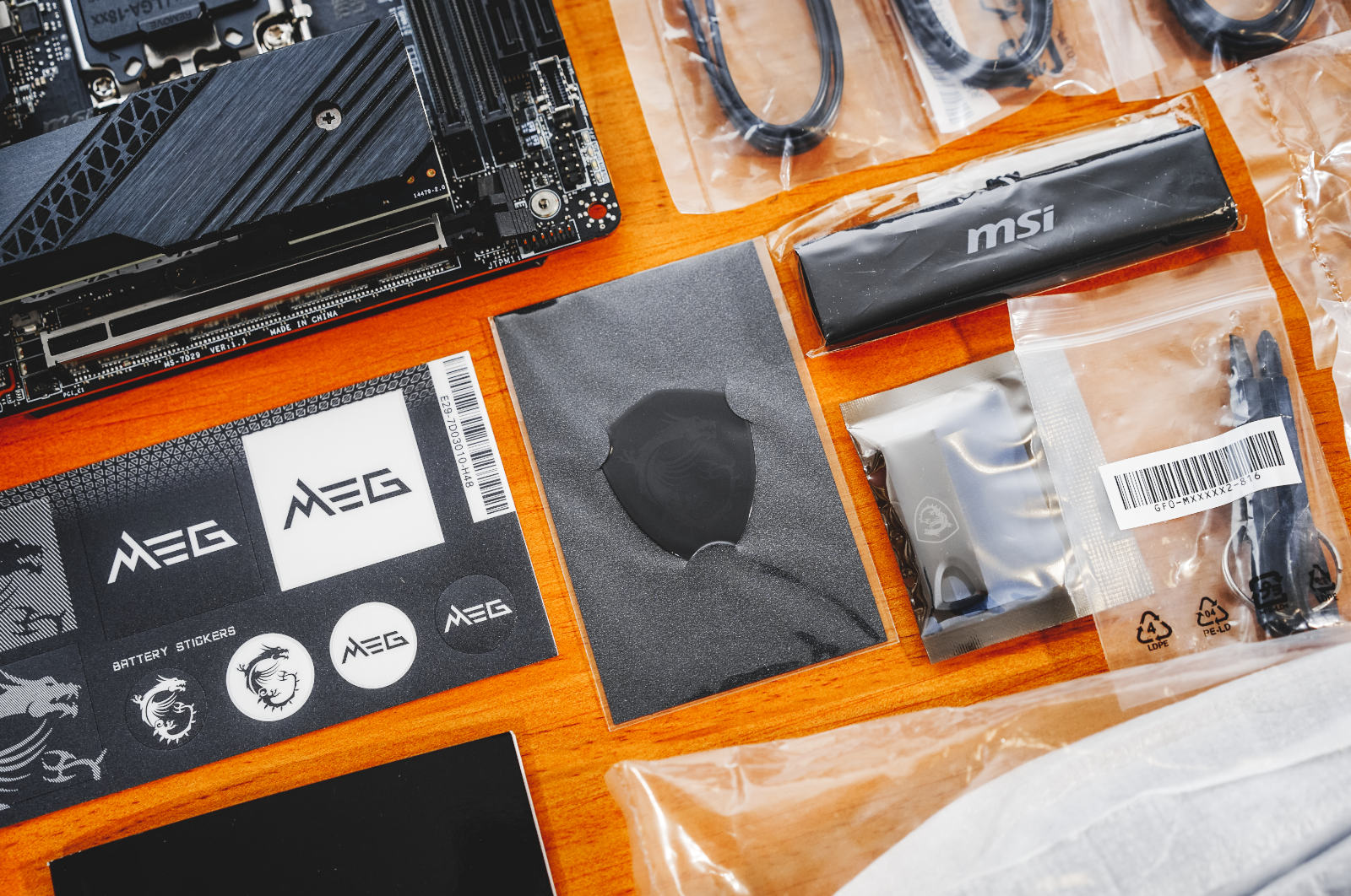 meg|暗黑系加持,12代平台超猛小钢炮!微星MEG Z690i UNIFY暗影图赏