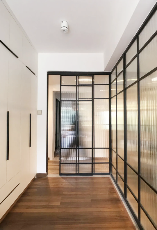 邻居家这种做法太赞了,真正透光不透人,家中每处都能有很强装饰性