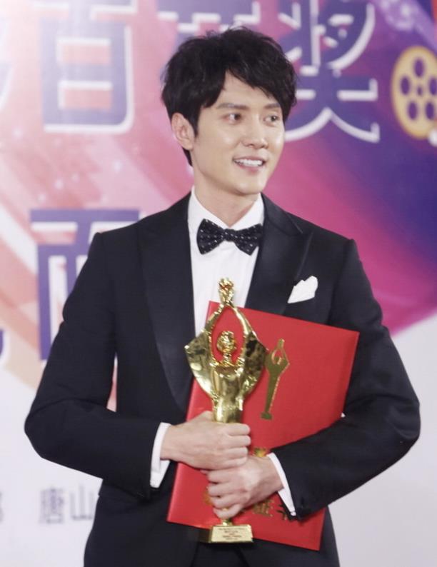 赵丽颖|赵丽颖冯绍峰新剧现状:一个往实力派发展,一个顶着肿脸演古偶