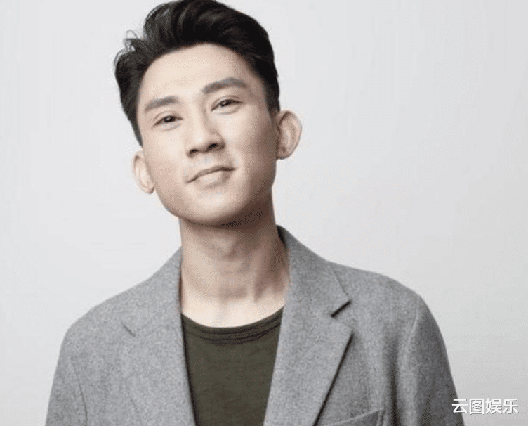 TVB|TVB男星李兴华内地卖小吃，亲自洗碗接地气，10元一串鱼蛋卖到爆