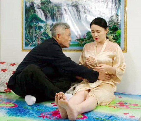 关婷娜|本山传媒演员关婷娜20岁旧照曝光，身材苗条清纯靓丽