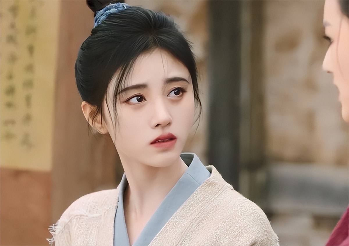 鞠婧祎|女艺人偶像包袱重遭吐槽：吐血不像内脏受损，顶多是说话咬到舌头