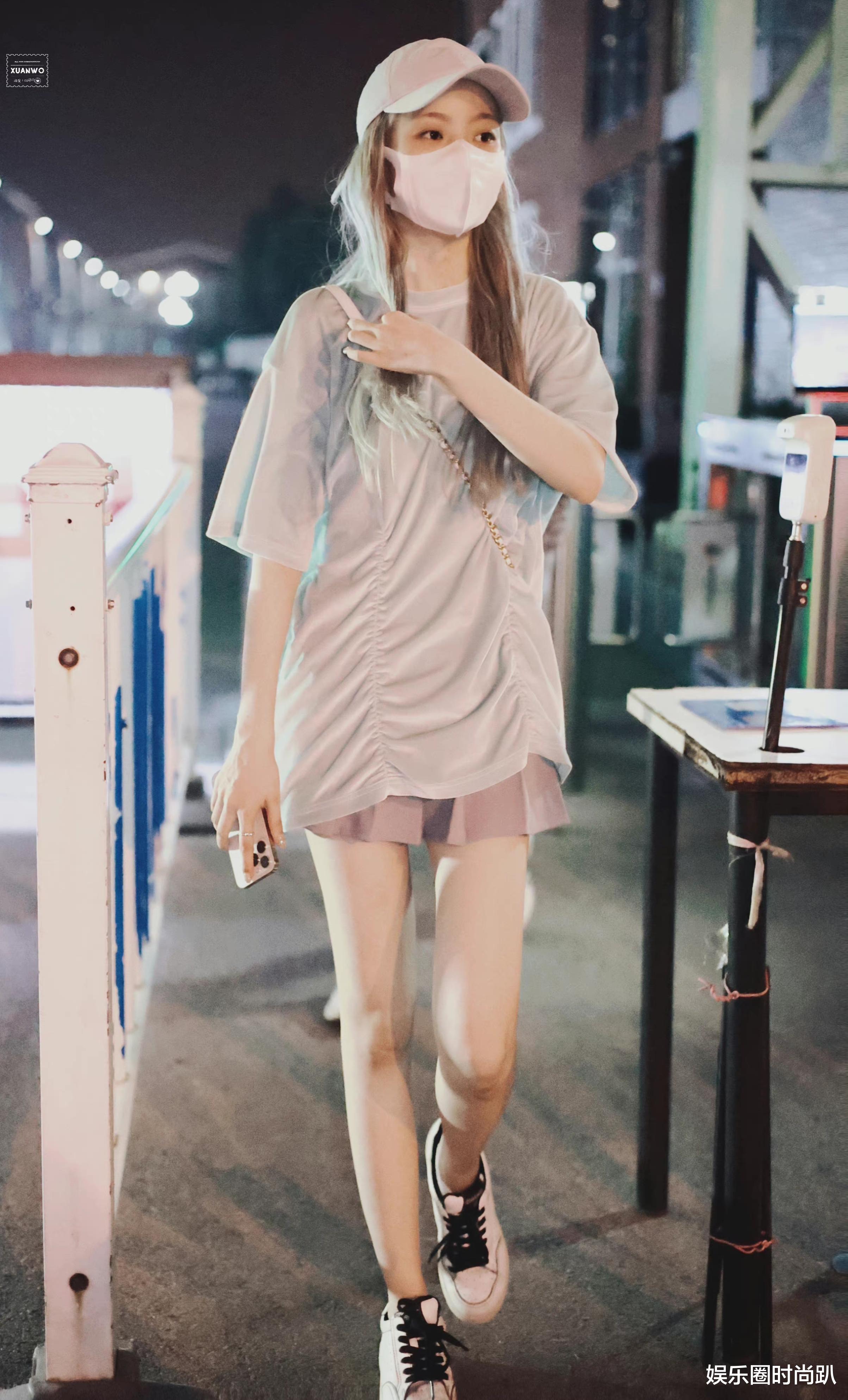 夏天都爱穿裙子，陈卓璇一不留神穿了两条，少女感会翻倍吗？