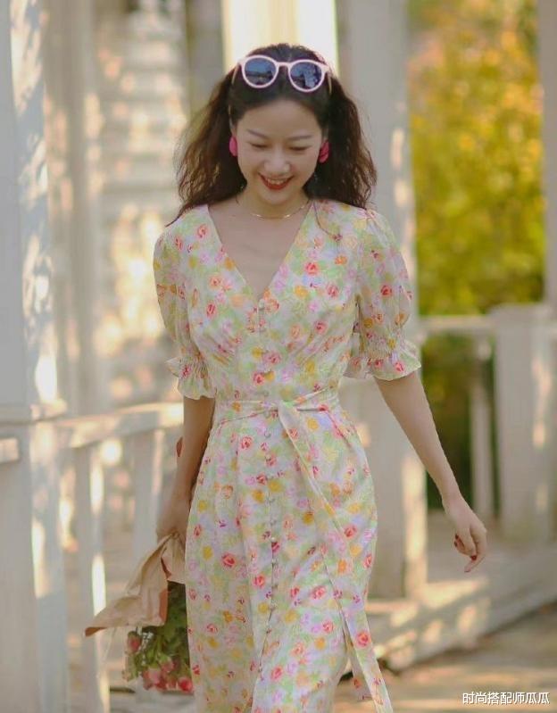 今年夏天裙子别乱买，备齐这3件就够！优雅藏肉，日常通勤都适合