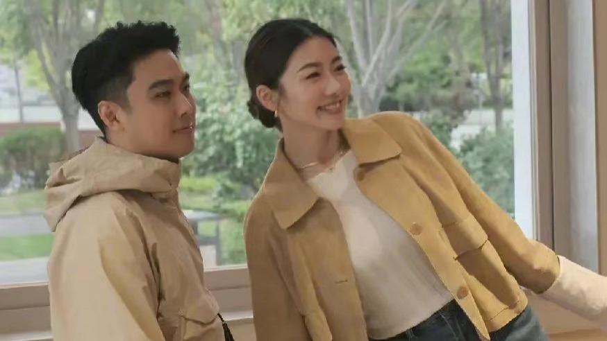 郑恺|程晓玥官宣订婚，和未婚夫相识比郑恺早，看起来更靠谱