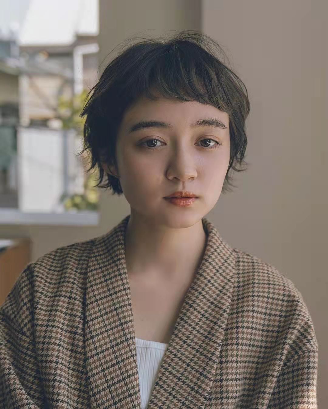 发型 “治愈系”精灵短卷发有多美？看这9款发型就知道，甜酷飒不显老