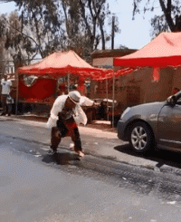 乐嘉|47岁乐嘉晒近况，顶烈日跳绳皮肤黑到发亮，一身腱子肉似十八铜人