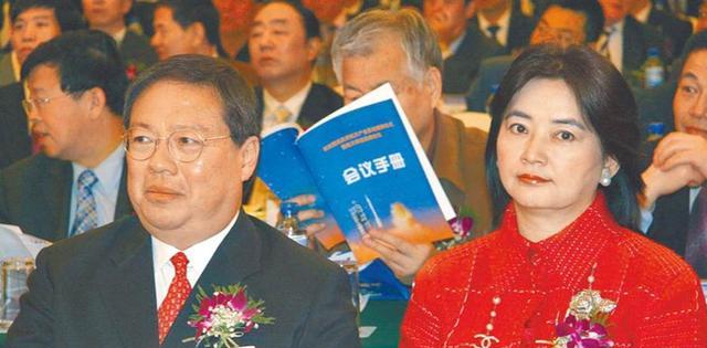 帅哥官宣3天不堪“软饭压力”退场，女友175斤妈妈还是胡慧中