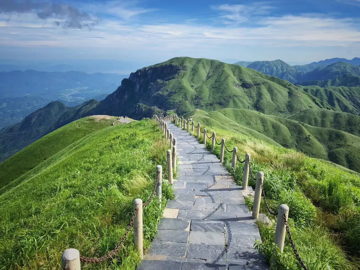 武功山|你知道江西第一峰，有“衡首庐尾武功中”美誉的山峰在哪吗？