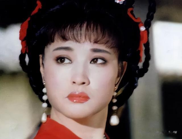 生图|脸垮、腿粗、比例差,5位活在精修的女星,个个都被生图“现形”