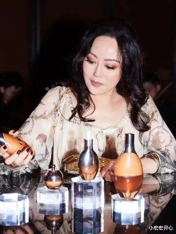 章小蕙|曾嫁给了2个亿万富翁,独自还清了2.5亿债务的章小蕙,如今怎么样了?