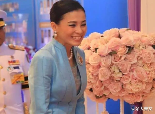 西拉米|西拉米明眸皓齿海报出镜,提帮功晒照孝心尽显,帮衬母妃刷存在感