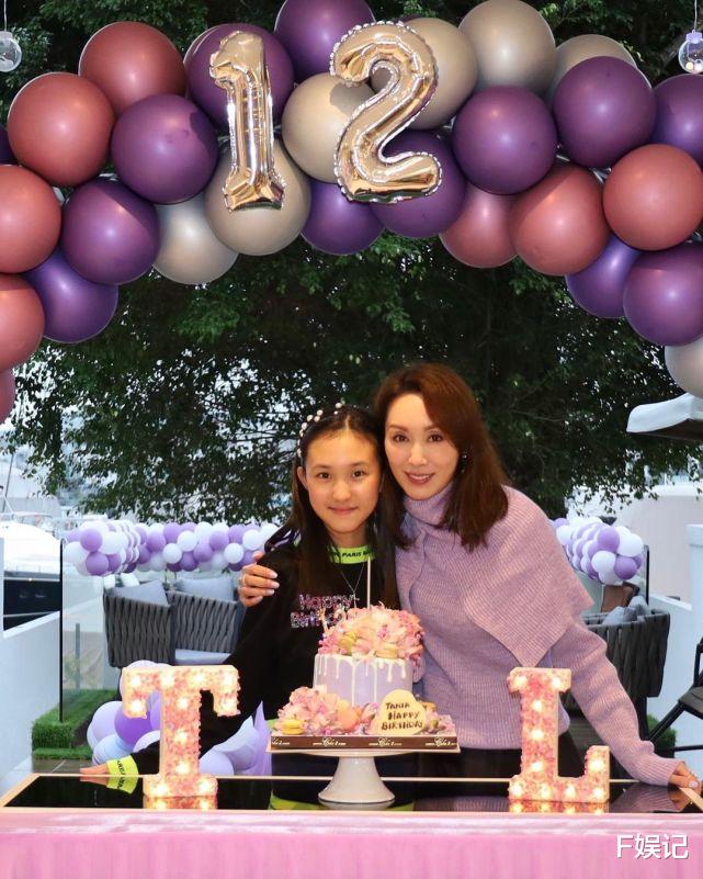 郭可盈|十几人参加没压力！林文龙郭可盈在豪宅大阳台为女儿开生日派对