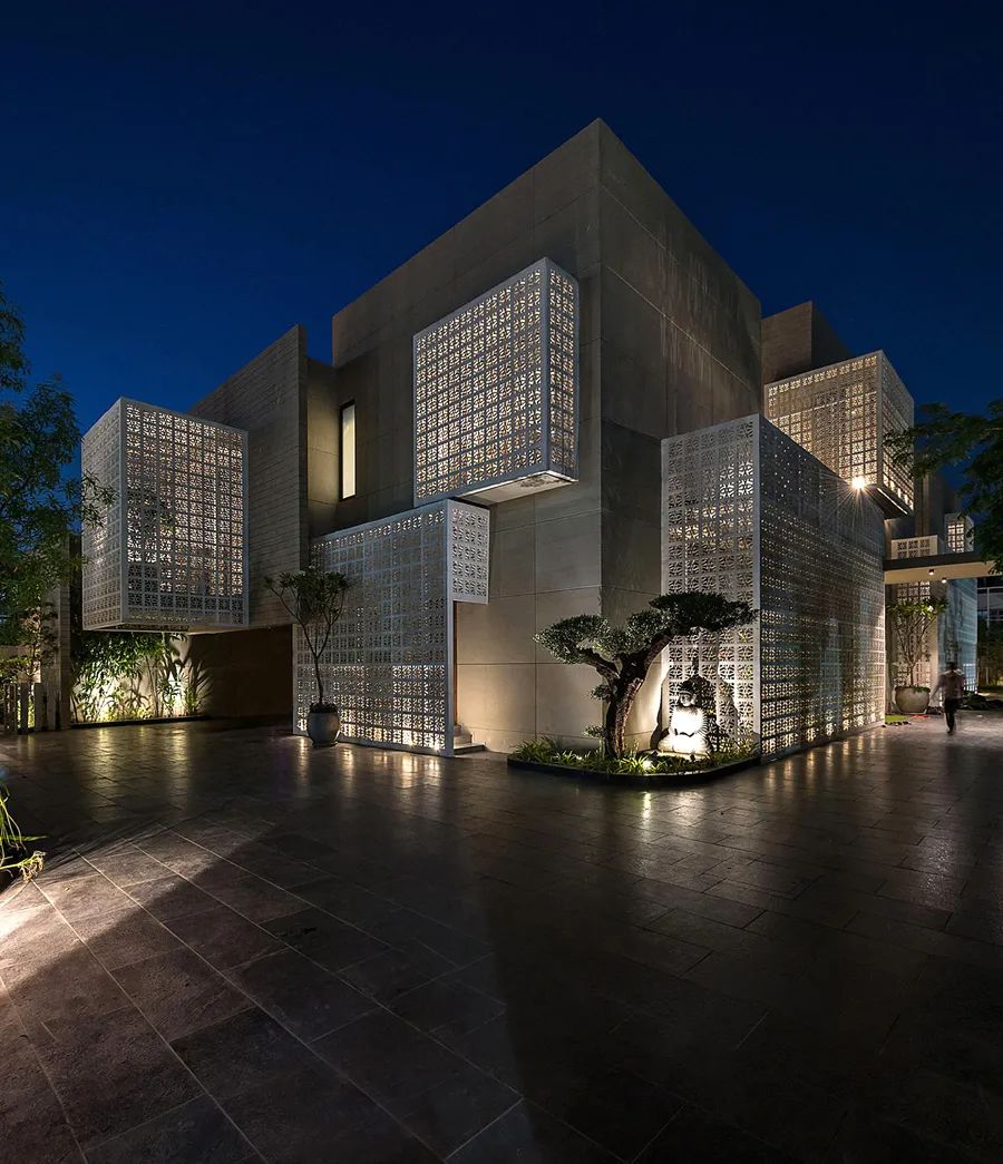 用传统刺绣“屏风”为装饰改造的豪华住宅