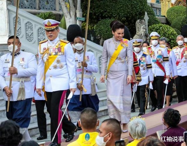 苏提达 苏提达设计出新发型，“花苞头”又美又仙，70岁泰王全程挪不开眼