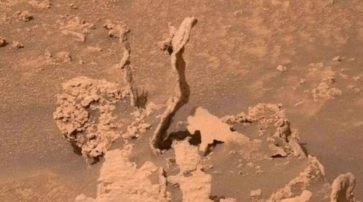 好奇号在火星上发现“眼镜蛇”？或已30多亿岁，怎么形成的？