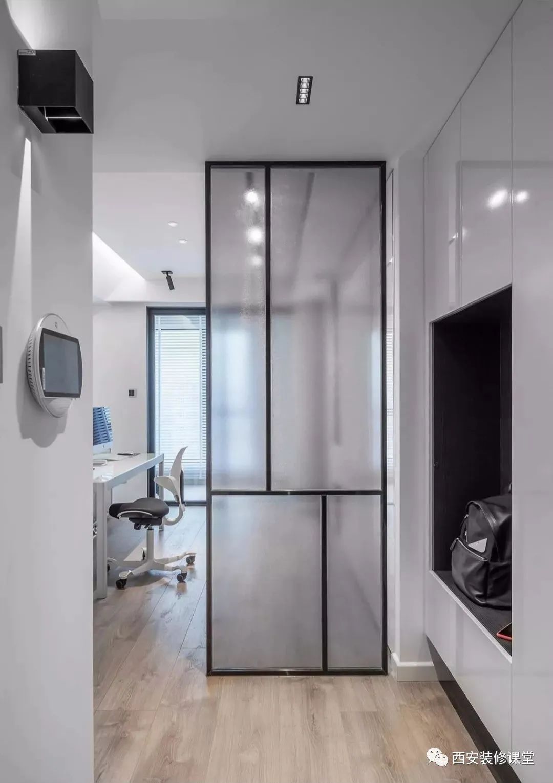 入户玄关保证光线又不遮挡视线?