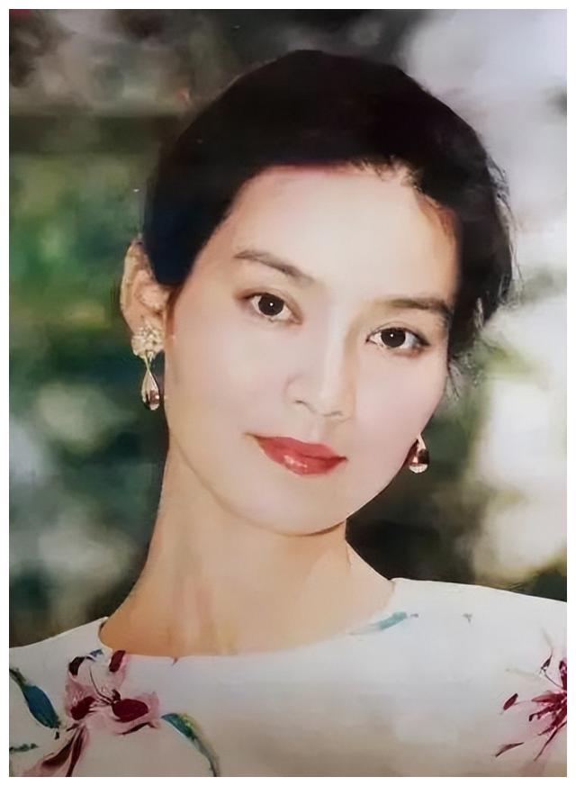 潘虹|国家一级演员潘虹：24岁嫁人，28岁爆红，68岁未婚无儿无女