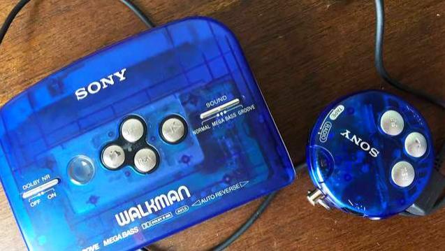 索尼|致喜欢怀旧的人，体验这款老式索尼磁带机，既能听收音机又能听歌