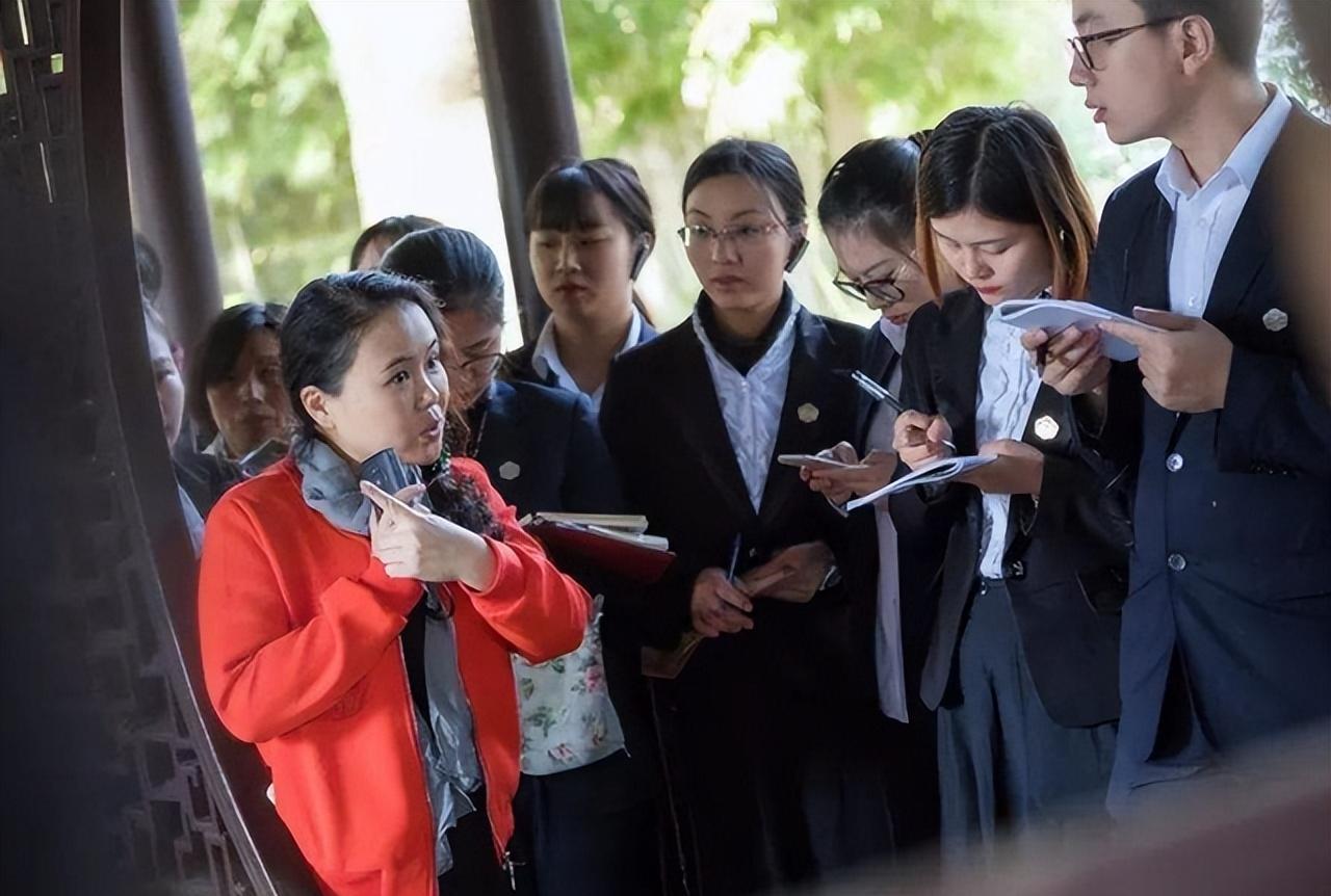 导游|跟团旅游，到了饭点为什么导游就会“悄悄”离开，都去干啥了？