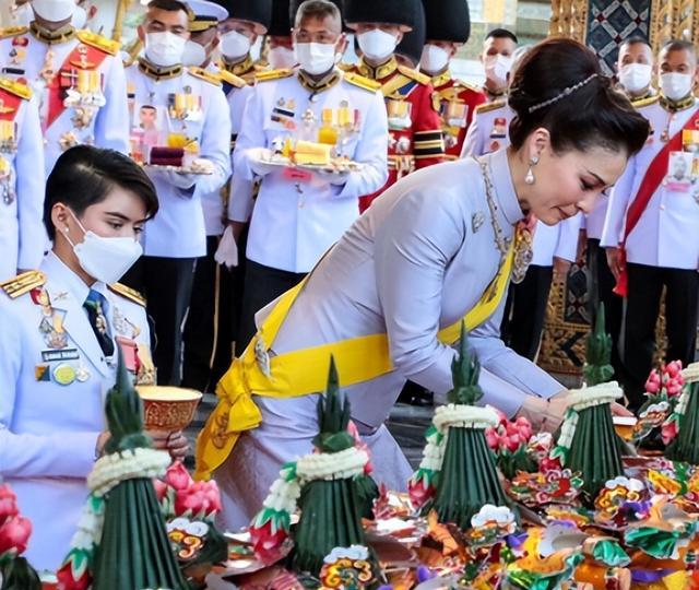 苏提达|苏提达帮衬贴身侍女上位，培养新宠服侍玛哈，做法和贵妃如出一辙