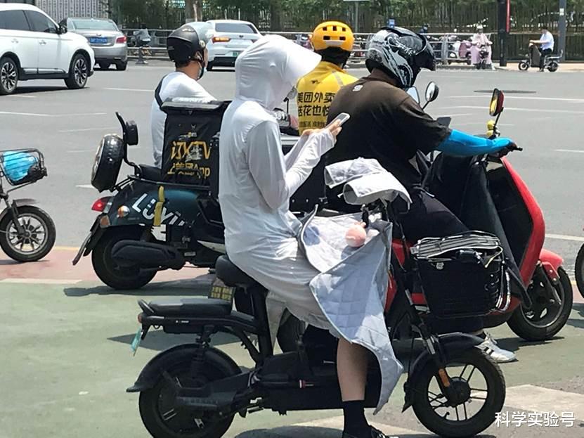 2022年气候为何如此反常?气象学家一语成谶,霍金预言或将成真