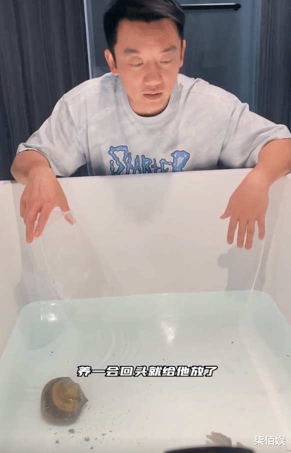 郑恺|郑恺分享钓鱼生活,钓到两三斤大鱼选择放生,近照变廋有少年感