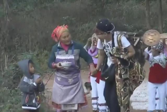 辽宁富家女,每天早餐300元只吃一口,几万块的鞋子穿两次就扔!