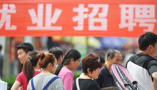 高校|“卖早餐”等行业的从业者，年收入大概多少？网友对此展开讨论