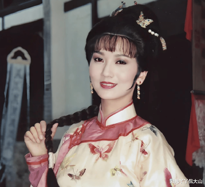 新白娘子传奇|新白娘子传奇：若不抱住小白的大腿，小青的下场会跟胡媚娘差不多