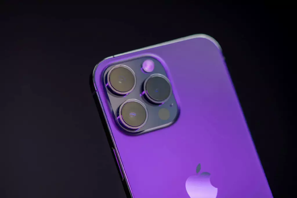 小米科技|小米13渲染图曝光，设计像不像iPhone？网友：致敬小米4